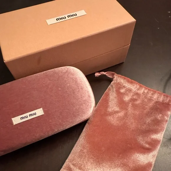 MIU MIU 54TS/UE62F0 sunglasses - Picture 3 of 3